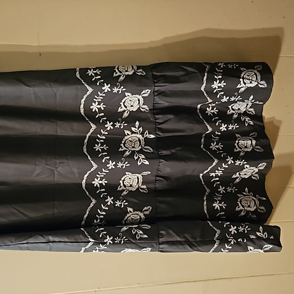 NWT Olive Green and white pullover dress. Women's size Medium. - Picture 6 of 11